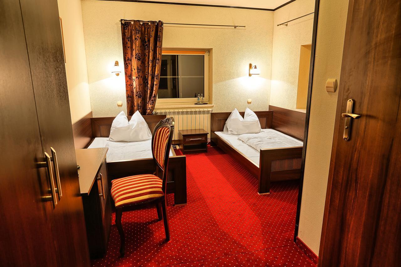 Hotel Zodiak ราดอมสโก ภายนอก รูปภาพ
