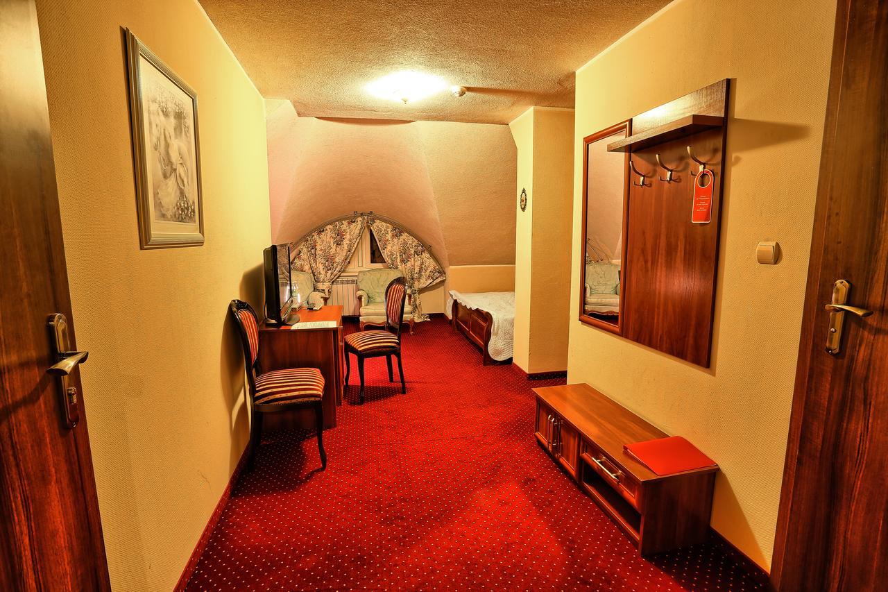 Hotel Zodiak ราดอมสโก ภายนอก รูปภาพ
