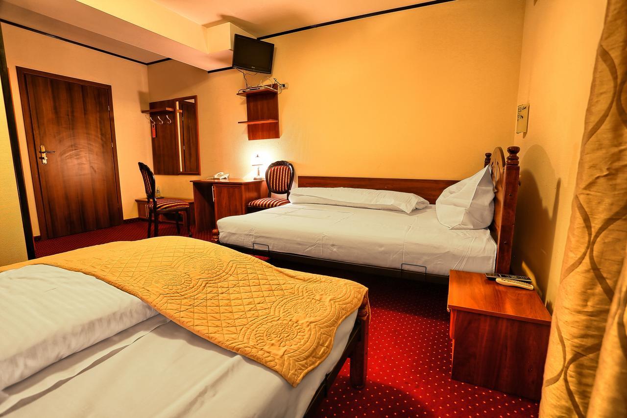 Hotel Zodiak ราดอมสโก ภายนอก รูปภาพ