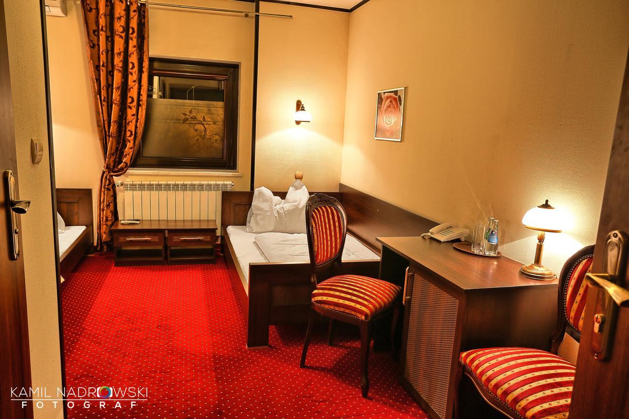 Hotel Zodiak ราดอมสโก ภายนอก รูปภาพ